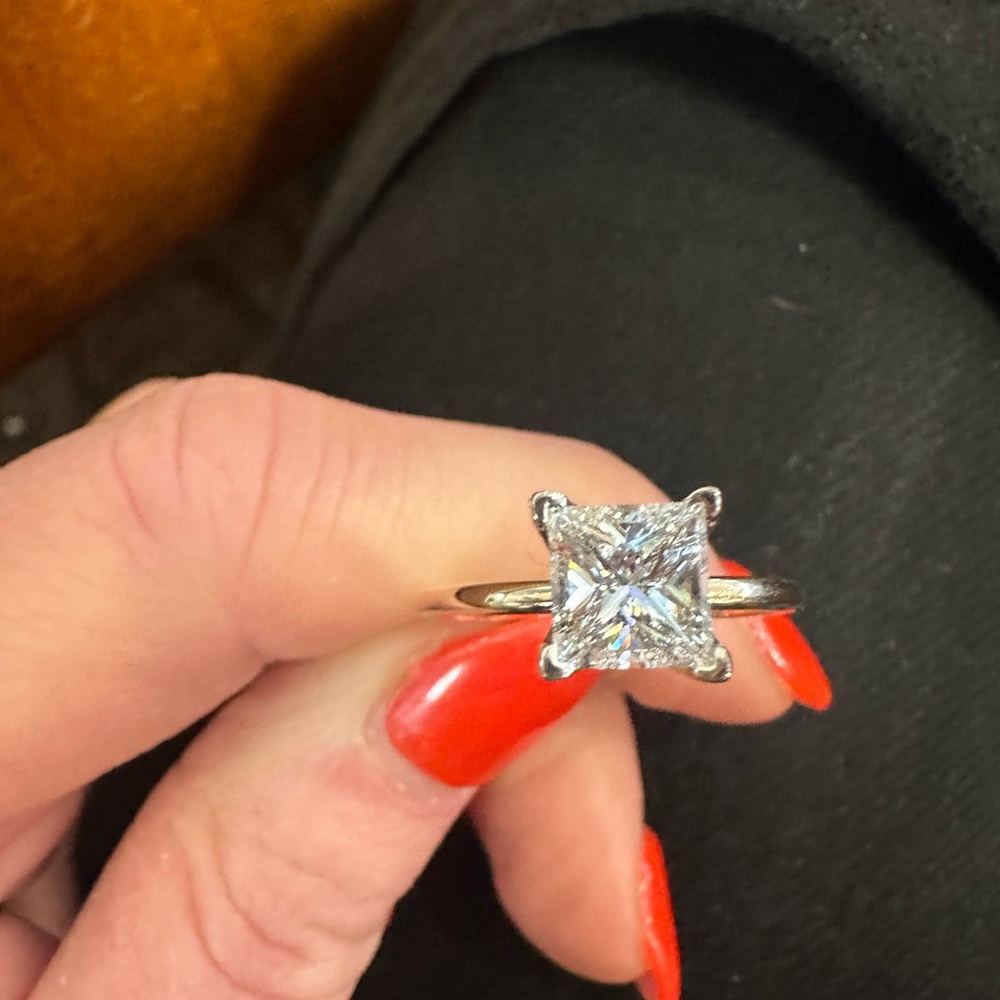 Princess cut engagement ring - Picture 2 of 5